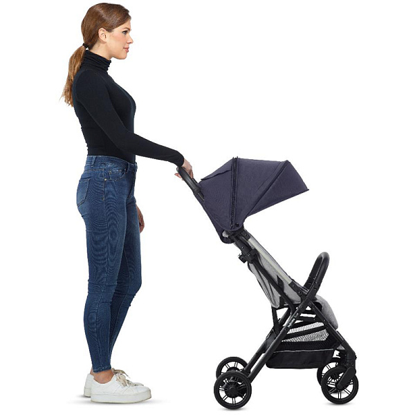 Детская прогулочная коляска Inglesina Quid с накидкой для ног фото 10